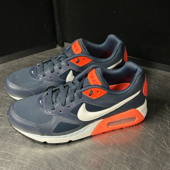 Nike Shoes - Nike Air Max Size 8.5 Women